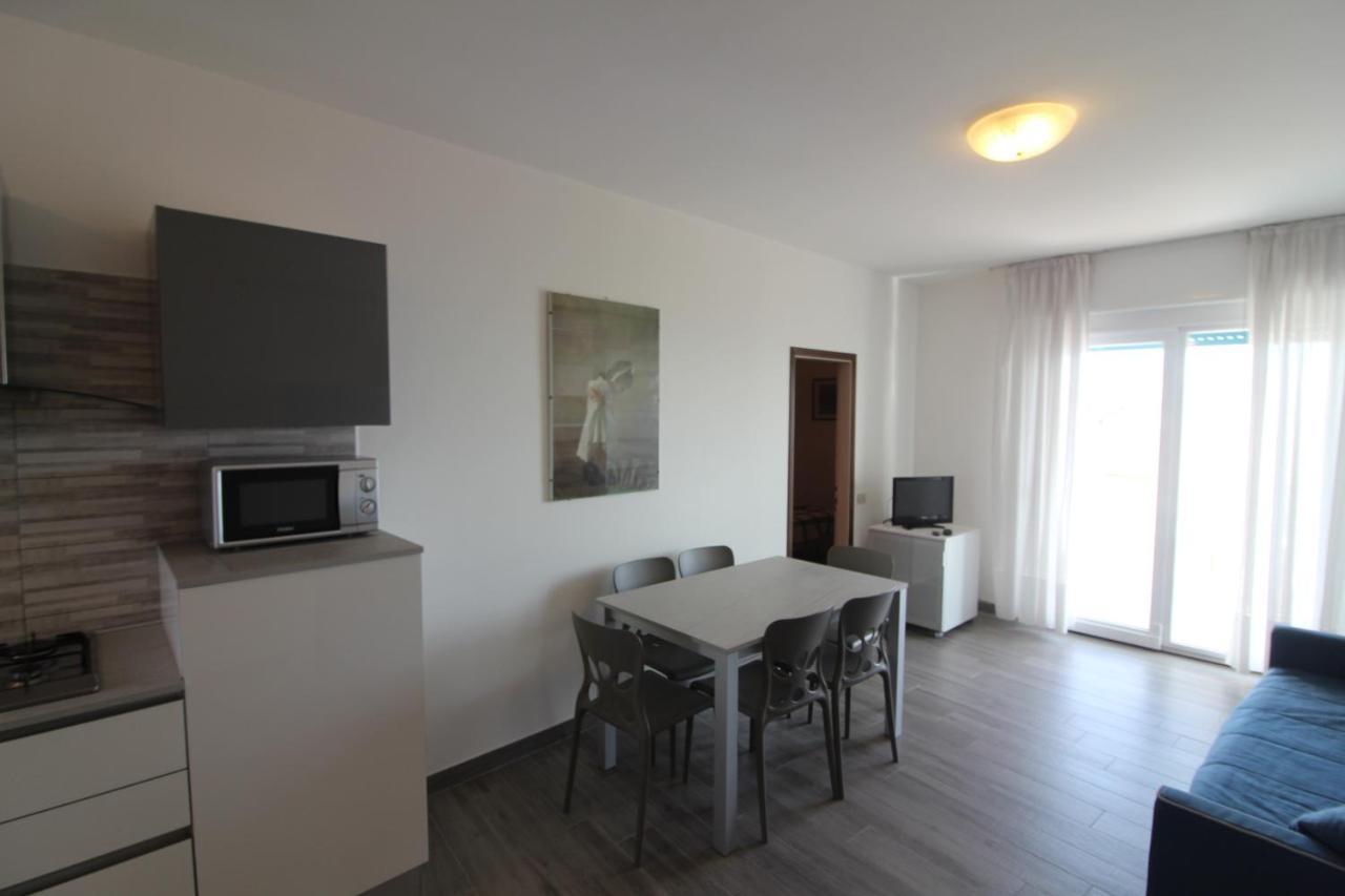 Appartamenti Puerto Do Sol Lignano Sabbiadoro Kültér fotó
